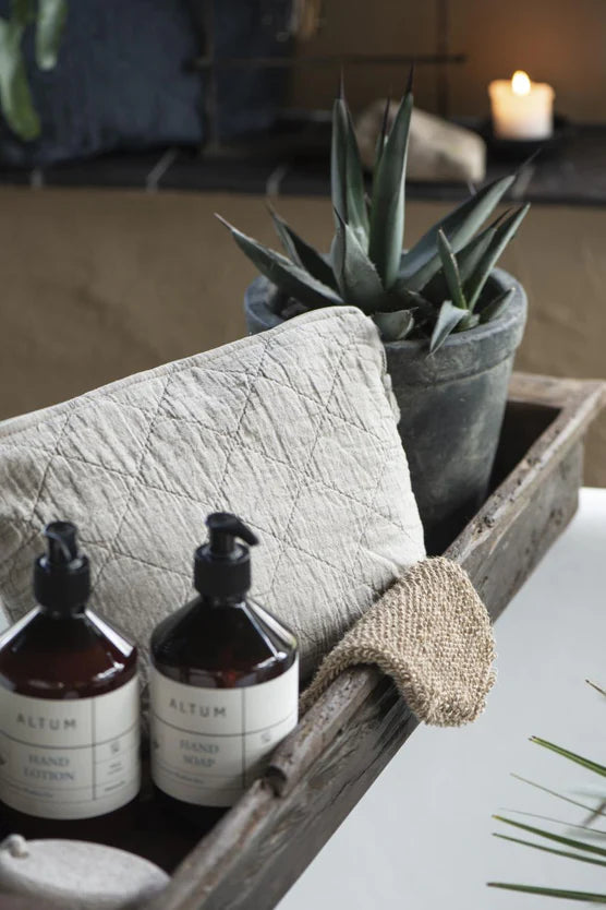 Snyrtitaska | Quilted linen