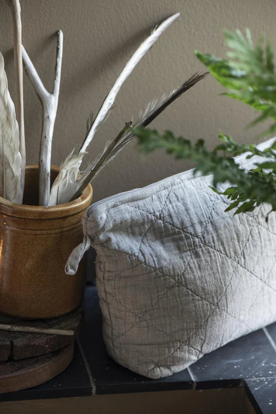 Snyrtitaska | Quilted linen