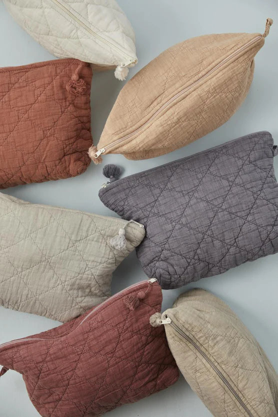 Snyrtitaska | Quilted linen