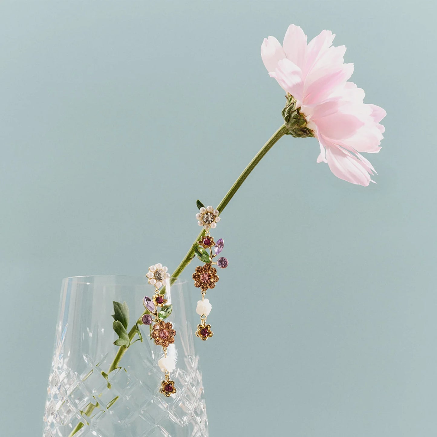 Tone Damli| Eyrnalokkar | Vintage Bloom
