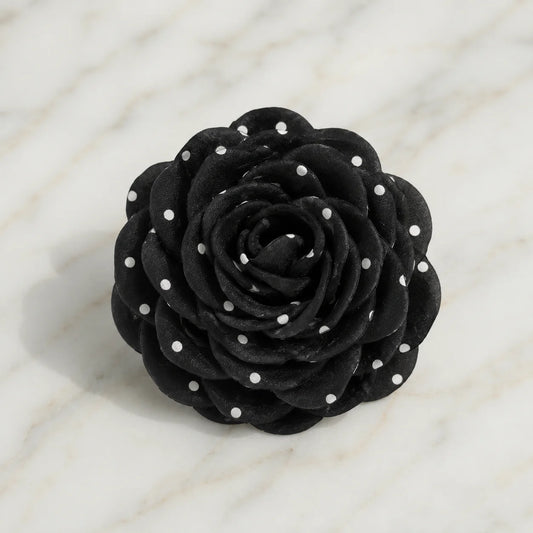 NAMISO | Hana Rose | Hárklemma | Svört með hvítum doppum | 12cm