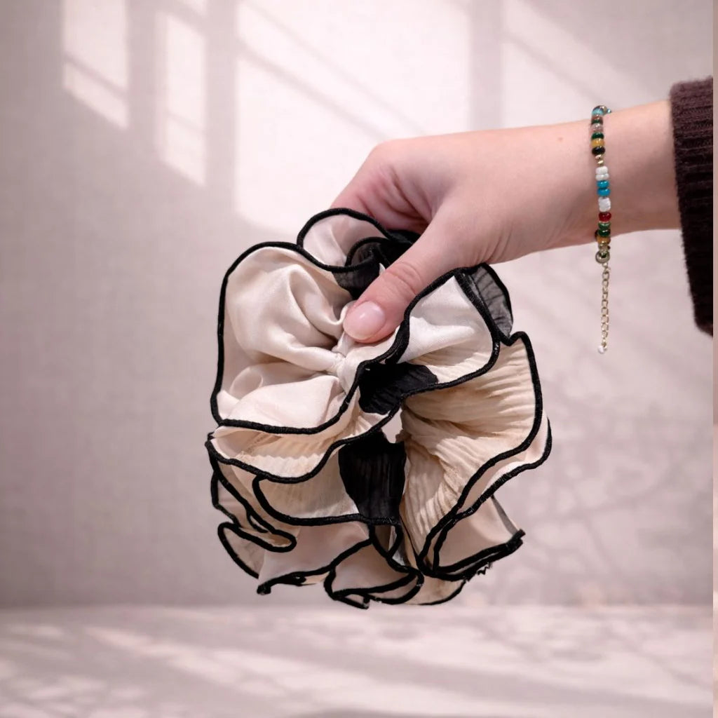 NAMISO | Zenya Scrunchie | Creme / Dots