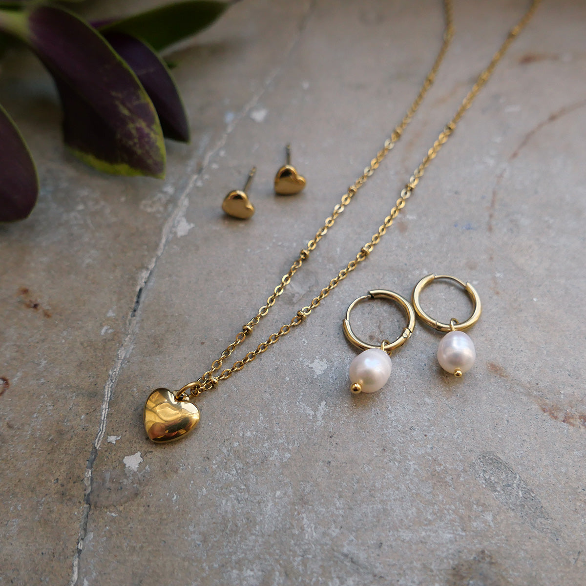 Eyrnalokkar - Freshwater Pearls