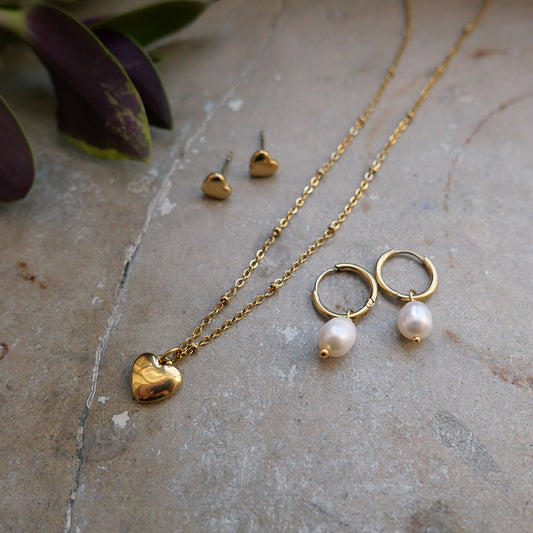 Eyrnalokkar - Freshwater Pearls