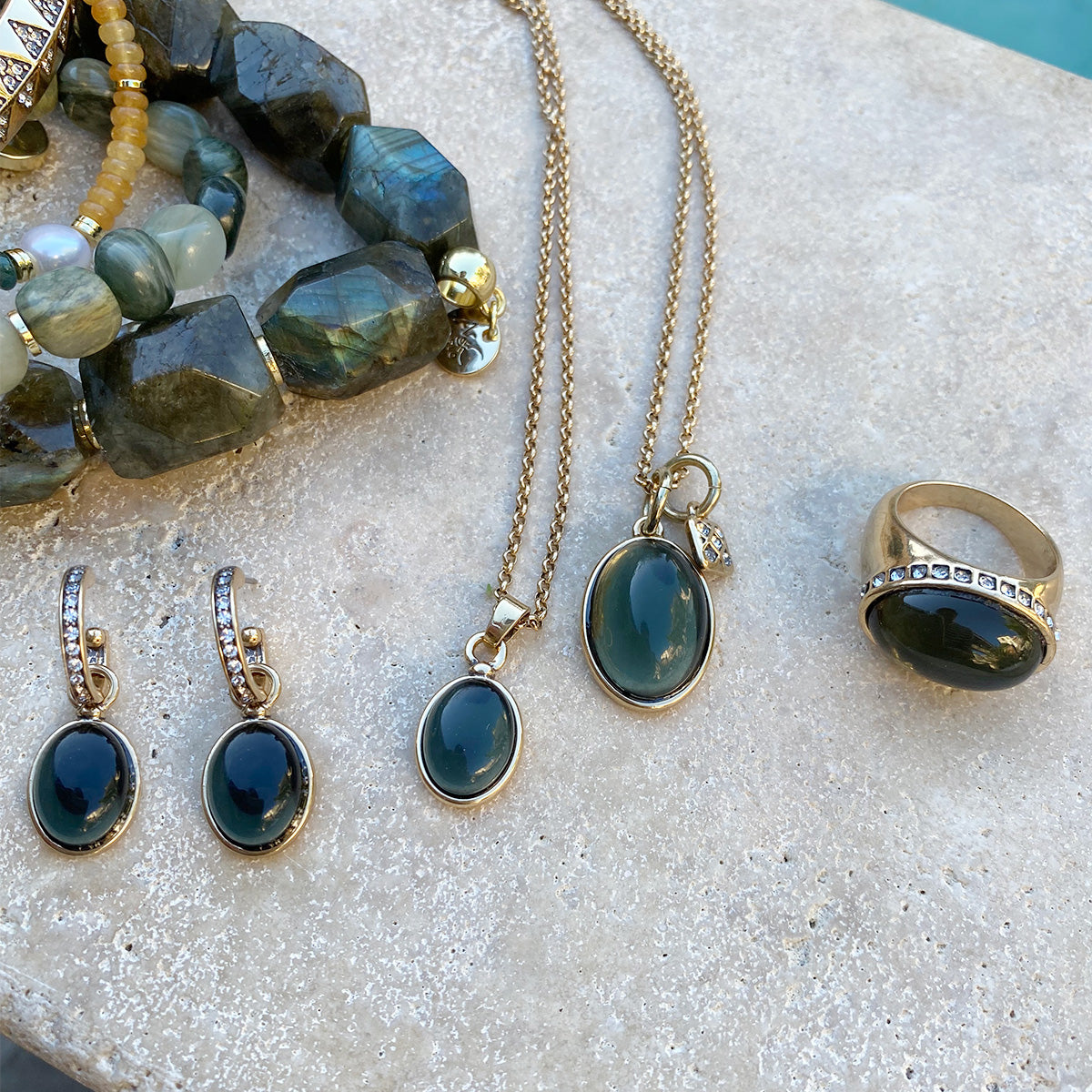 Eyrnalokkar | Sophistication | Olive