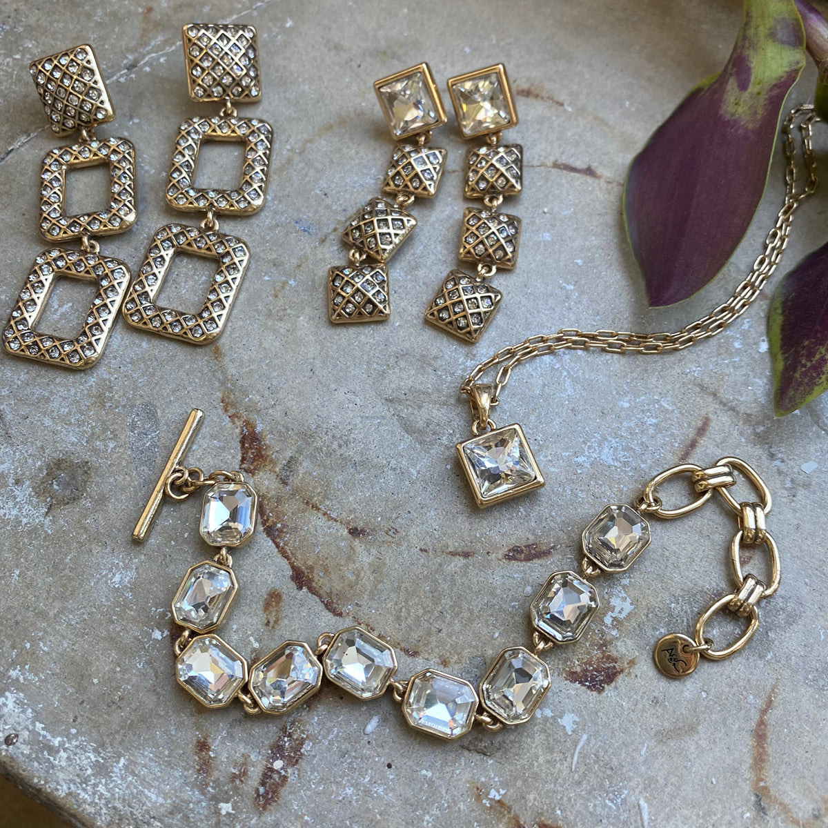 Crystal statement | Eyrnalokkar