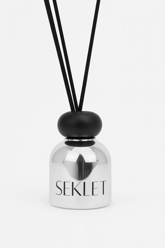 SEKLET | Ilmspjót | Mirror