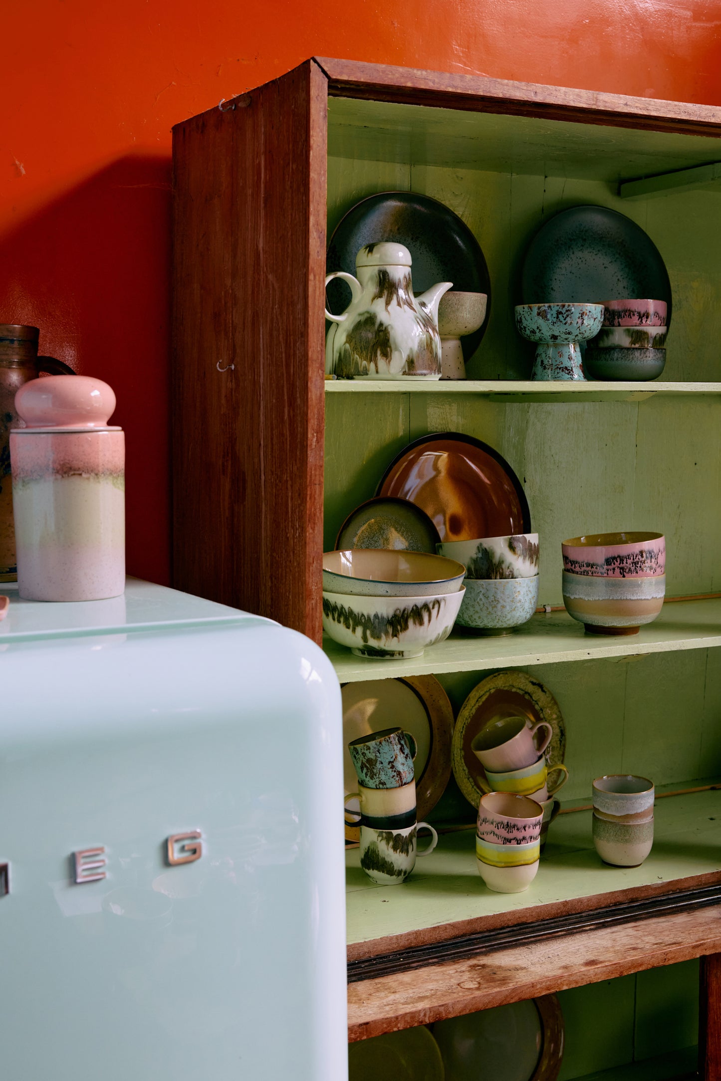 FORSALA | Lendir 29. Maí | HKLIVING | 70s ceramics | Kaffibolli | Tides