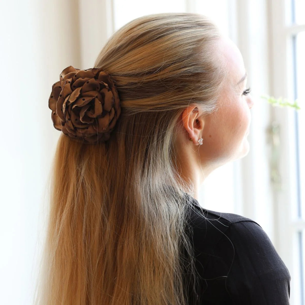 NAMISO | Hana Rose | Hárklemma | Brún með doppum | 9 cm