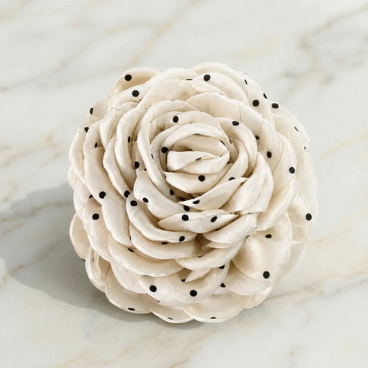 NAMISO | Hana Rose | Hárklemma | Kremlituð með svörtum doppum | 12cm