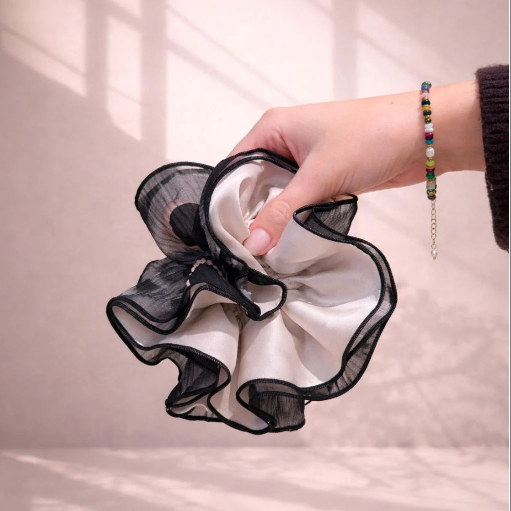 NAMISO | Zenya Scrunchie | Creme / black