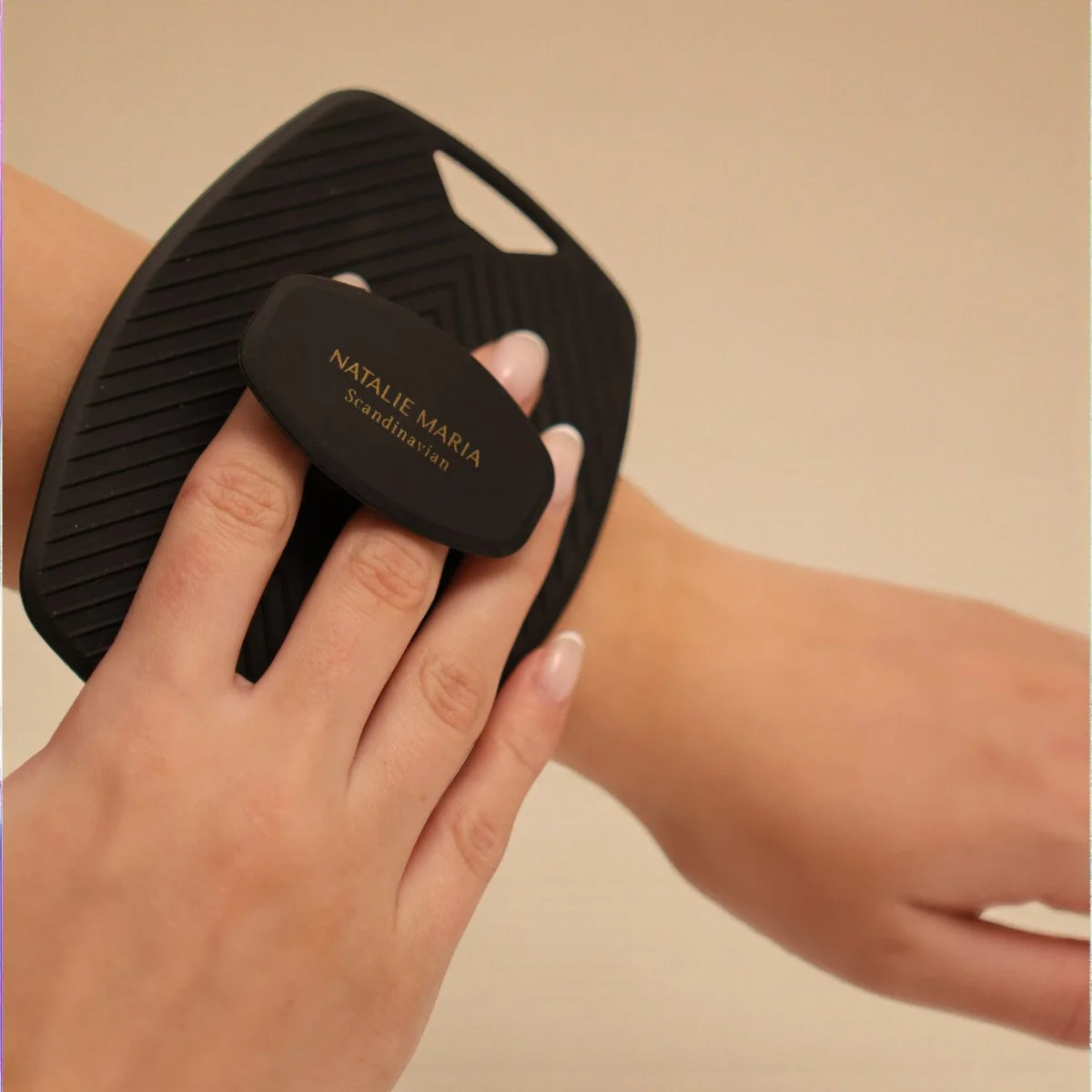 Natalie Maria Scandinavian | PRO Shower Body Dot