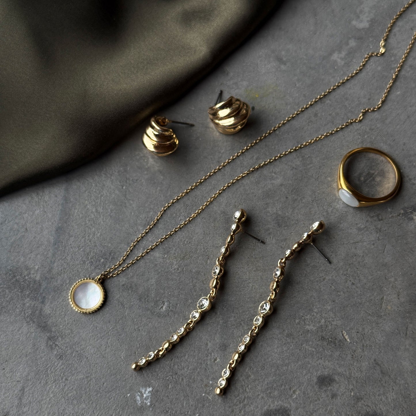 Eyrnalokkar | Liquid | Gull