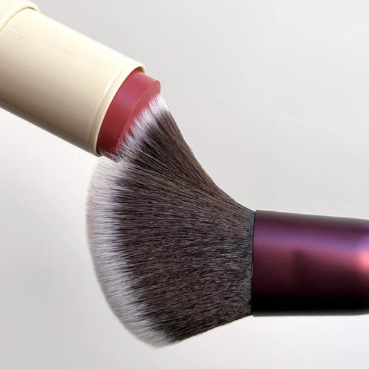 IDUN Minerals | Pro Angled Face Brush | Skáskorinn Andlitsbursti