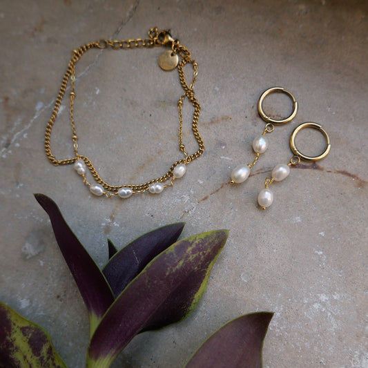 Eyrnalokkar - Freshwater Pearls