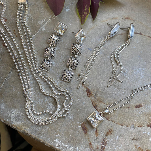 Crystal statement | Eyrnalokkar