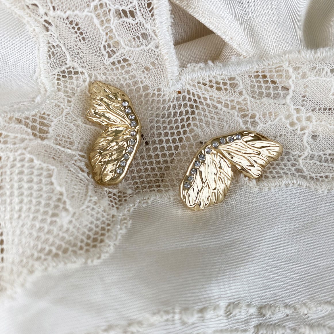 Eyrnalokkar | Light Wings | Gull