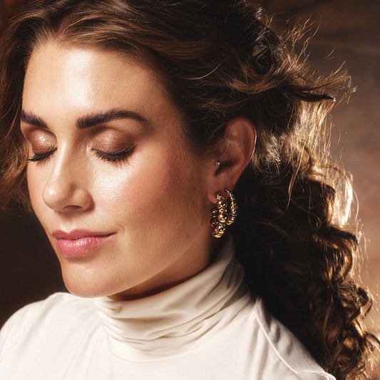 Eyrnalokkar | Tone Damli | Gullhringir m/steinum